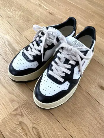 AUTRY 오토 리 메달리스트 플랫폼 화이트 x 블랙 24cm