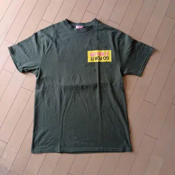 올리브색 T셔츠 F 사이즈