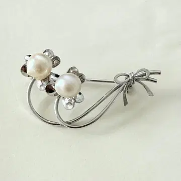 펄과 꽃 모티브의 브로치 silver925