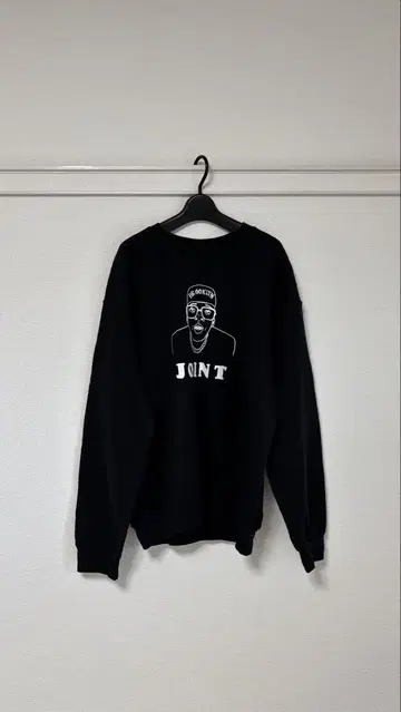 BEAMS 그래픽 맨투맨 블랙