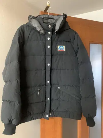 MOUNTAIN EQUIPMENT 블랙 후드 부착 다운 자켓