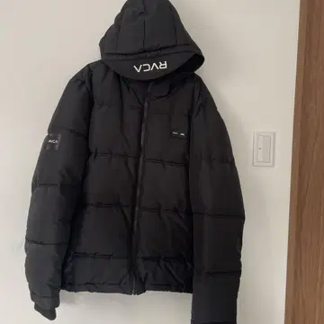 RVCA 후드 부착 블랙 다운 자켓