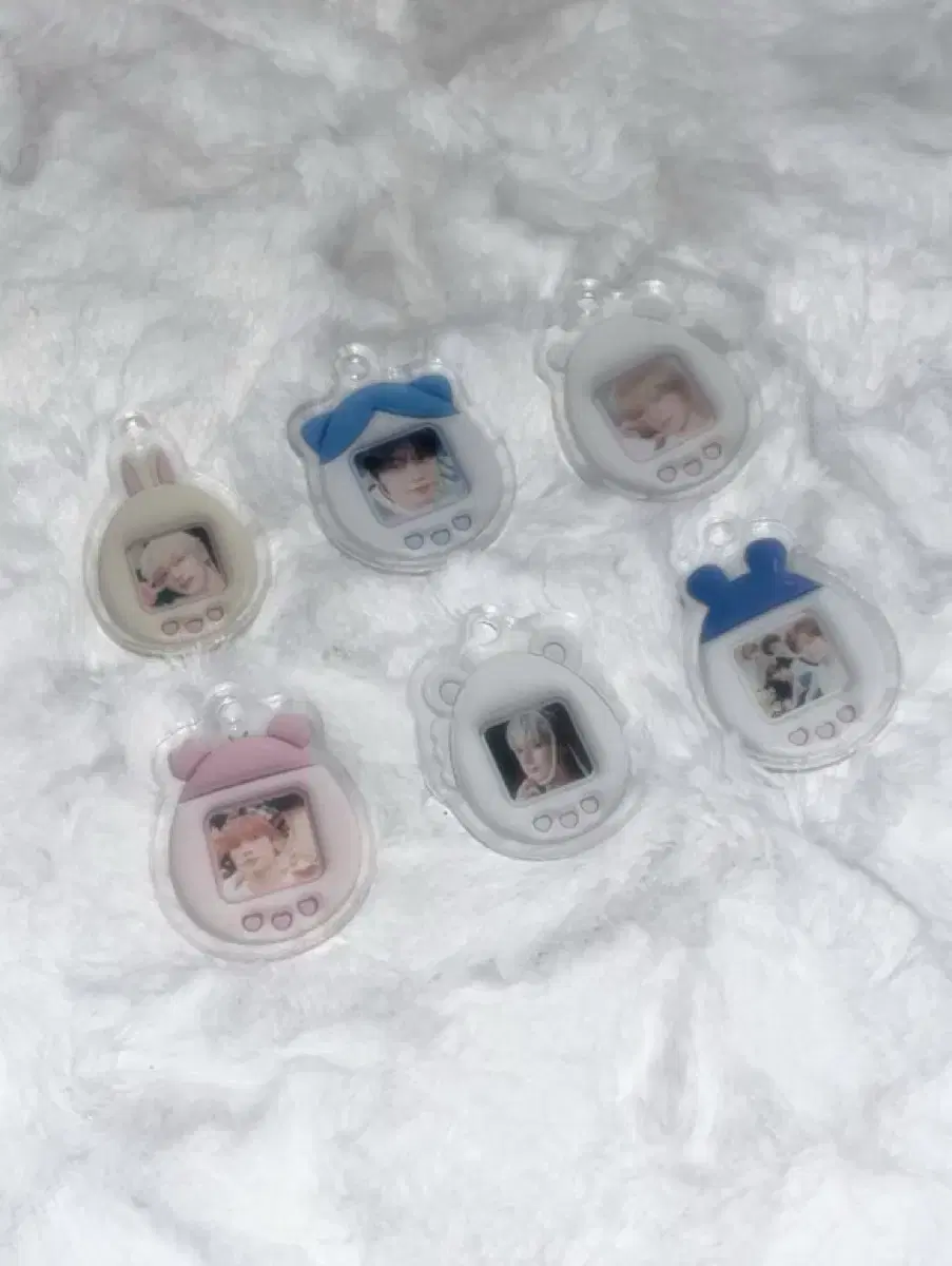 txt Tamagotchi keyring Tomorrow X Together Soobin Yeonjun Beomgyu Taehyun Huening Kai