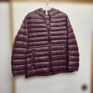 유니클로 울트라 라이트 다운 ( 후드 부착 퍼플 )