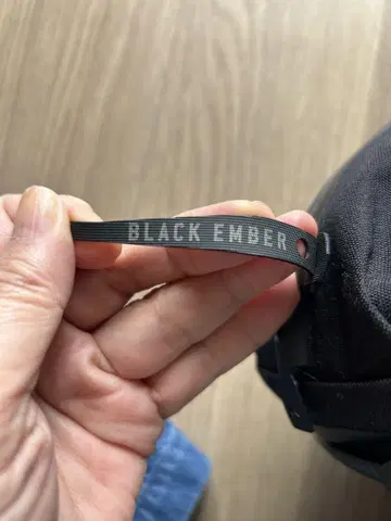 BLACK EMBER 바디백 블랙