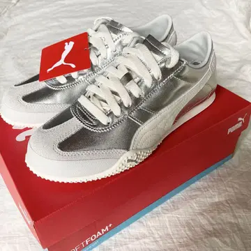 PUMA 벨라 UT 가죽 메탈릭 실버 스니커즈