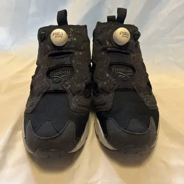 리복 인스타 펌프 블랙 스니커즈