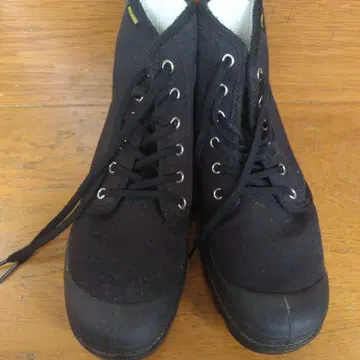 PALLADIUM 블랙 하이컷 스니커즈
