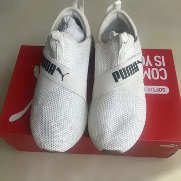 새상품급 PUMA 화이트 스니커즈 24cm