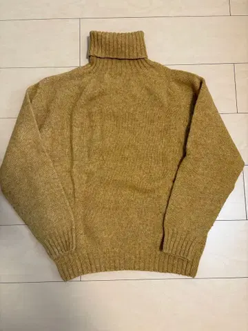 할리 오브 스코틀랜드 터틀넥 스웨터