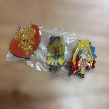 세일러문 핀 배지 3개 세트