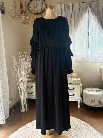 새상품급 ZARA 자라 프릴 디자인 블랙 맥시 길이 원피스