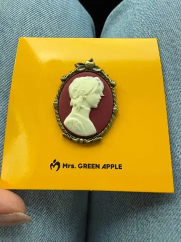 Mrs. GREEN APPLE 실루엣 핀 배지