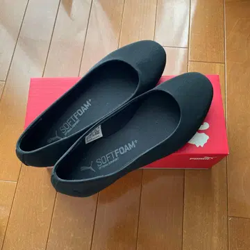 PUMA SOFTFOAM+ 블랙 플랫슈즈