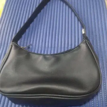 블랙 합성 피혁 핸드백