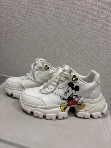 ALDO x Disney 한정판 콜라보 미키 통굽 스니커즈 22.5cm