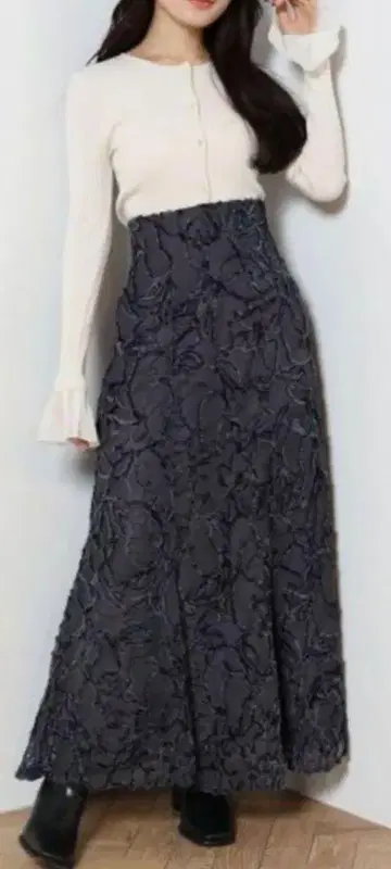 머큐리 듀오 골덴 자수 세미 플레어 스커트