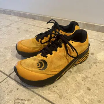 Topo Athletic MTN RACER 2