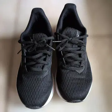 새상품급 Mizuno 블랙 러닝화 23.5cm