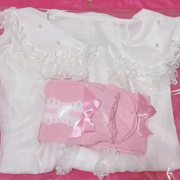 옷깃 로고 자수 펄 블라우스 화이트 엔젤릭 프리티