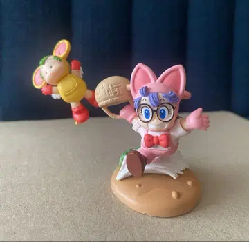 새상품급 Dr. 슬럼프 아라레짱 HG 피규어