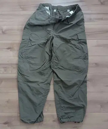 UNIQLO U 와이드 핏 파라슈트 카고 팬츠 카키 XL