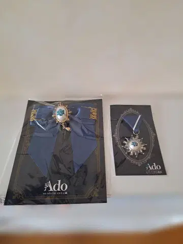 Ado VIP 특전 브로치 (심장+모나 가로)