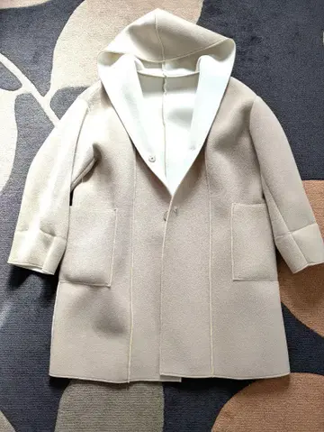 후드 부착 베이지 롱 코트