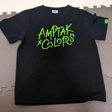 AMPTAK x COLORS 블랙 T셔츠