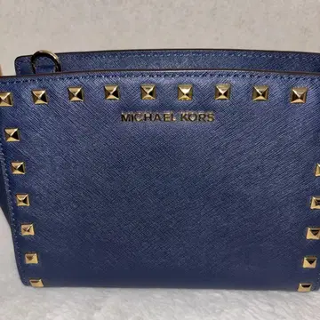 미사용품 MICHAEL KORS 스터드 장식 숄더백 네이비
