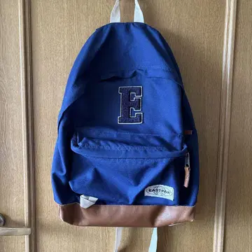 EASTPAK 네이비 백팩