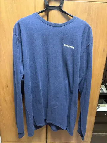 patagonia 네이비 롱T L사이즈