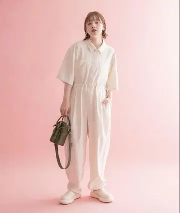 새상품급 KBF 코쿤 WIDE 점프수트 올인원 아이보리