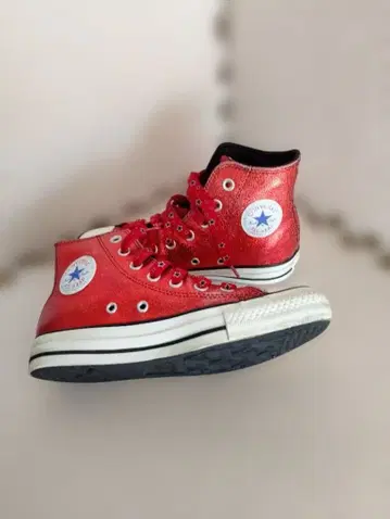 CONVERSE 빨간색 메탈릭 하이컷 스니커즈