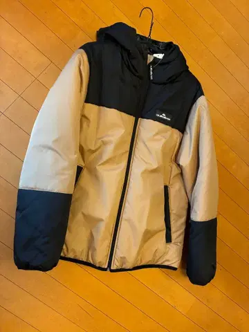 Quiksilver 다운 자켓 베이지/블랙