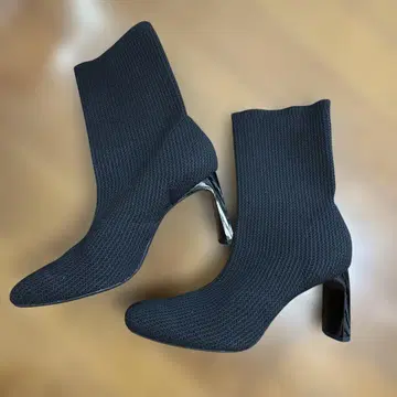 Bershka 블랙 니트 부츠 완판