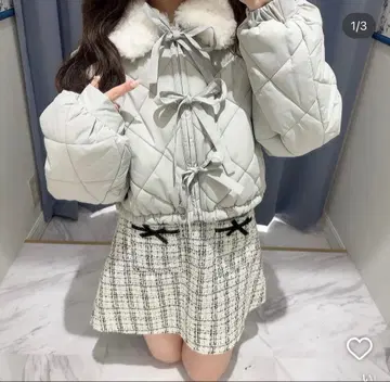 evelyn 리본 퍼 숏 다운 2024