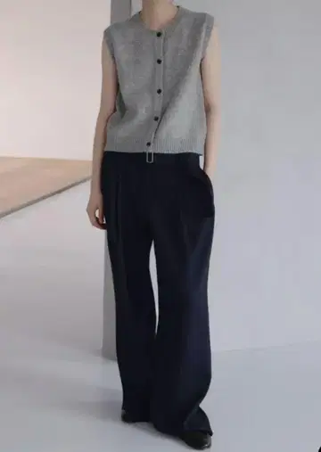 ZARA 크루넥 슬리브리스 베스트 새상품급