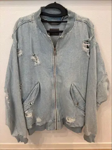 데미지 가공 라이트 블루 데님 자켓