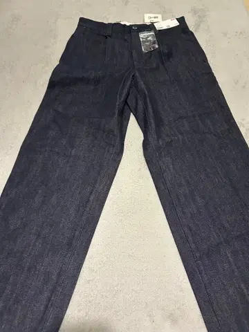 UNIQLO 턱 스트레이트 팬츠 네이비 데님 팬츠 허리 70cm