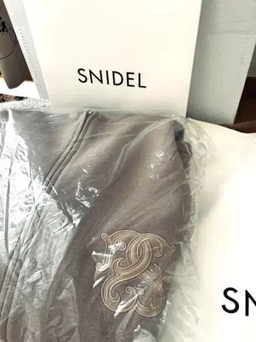 snidel 볼륨 후드티 2025