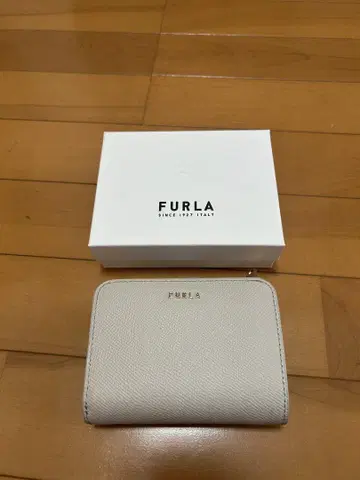 FURLA 아이보리 이단 접이식 지갑