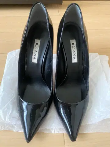 DIANA 블랙 하이힐 스틸레토