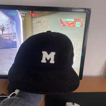 블랙 코듀로이 M 로고 자수 캡