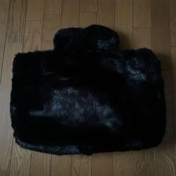 블랙 퍼 클러치백