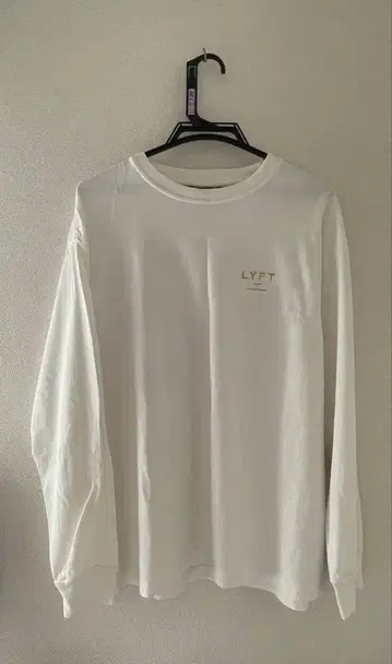 [ LYFT ] 플래그 오버 사이즈 롱 티셔츠 화이트