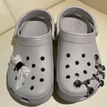 Crocs 그레이 클로그 샌들