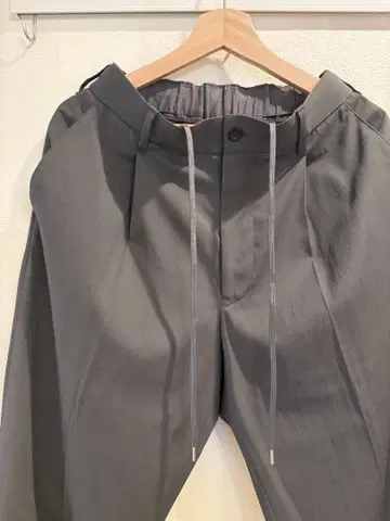 UNITED TOKYO 그레이 슬랙스 SIZE 1