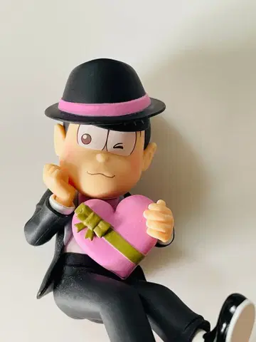 오소마츠 6쌍둥이 토도마츠 수트 모습 피규어