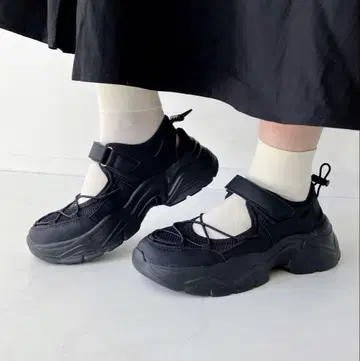 AS KNOW AS plus 블랙 스트랩 스니커즈
